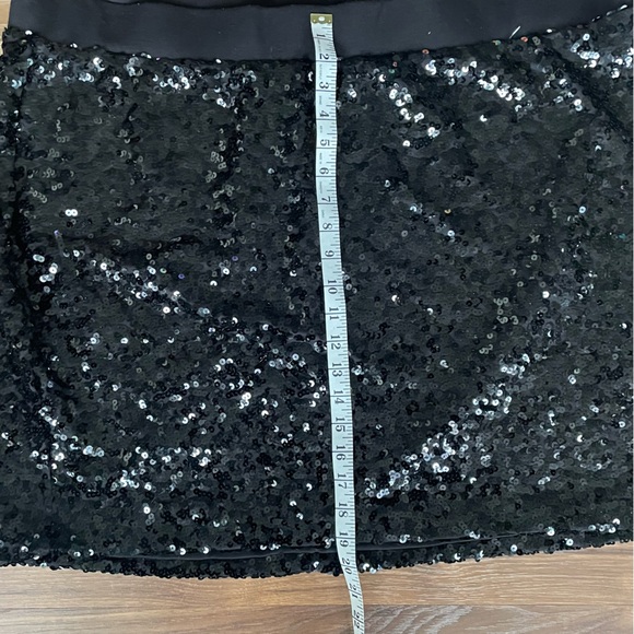 Torrid Black stretch sequined mini skirt size 4 NWT - Picture 4 of 5
